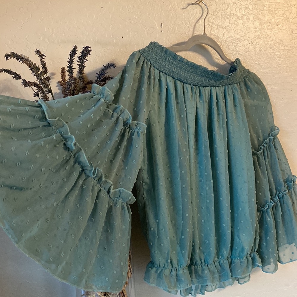 Gorgeous bell sleeve boho off shoulder top - Picture 1 of 5